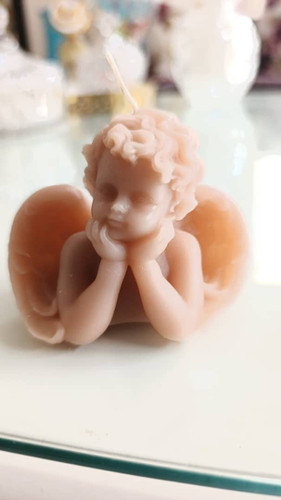 شمع فرشته مدل متفکر