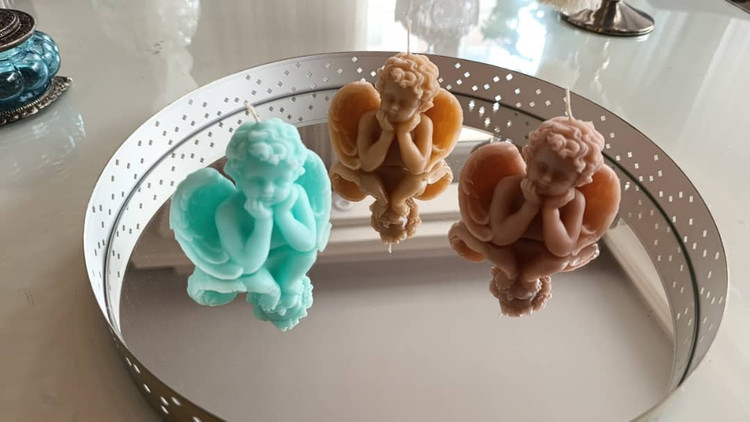 شمع فرشته مدل متفکر